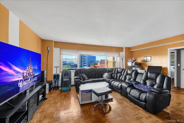 6 Fordham Hill Oval 10A, Bronx, NY 10468