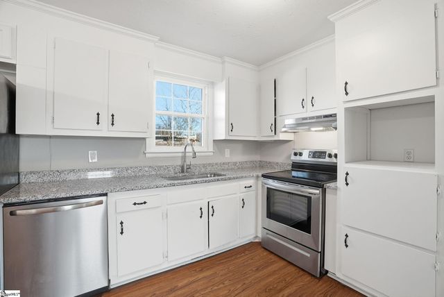 4 Neville Circle, Greenville, SC 29617