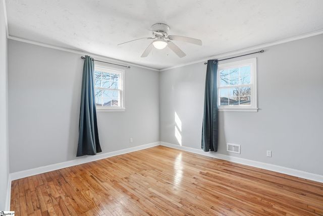 4 Neville Circle, Greenville, SC 29617