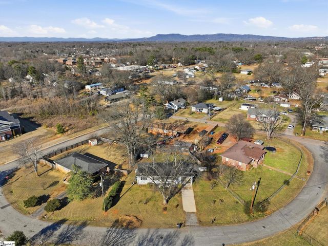 4 Neville Circle, Greenville, SC 29617