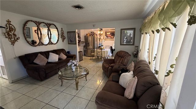 48 Paradise S, Carson, CA 90745