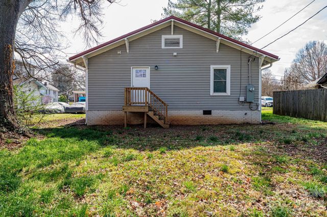 308 W sycamore Street, Lincolnton, NC 28092