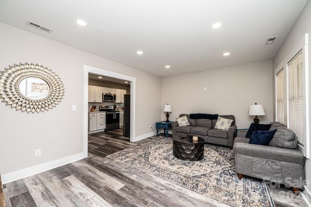 308 W sycamore Street, Lincolnton, NC 28092