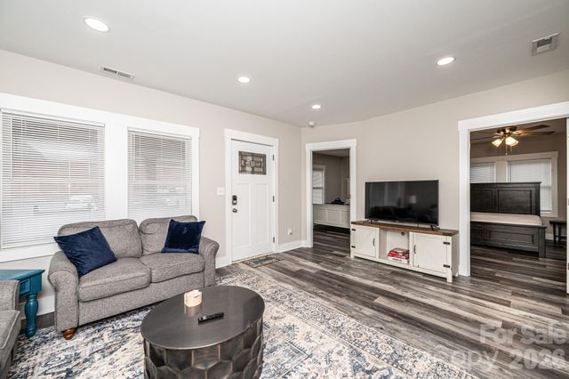 308 W sycamore Street, Lincolnton, NC 28092