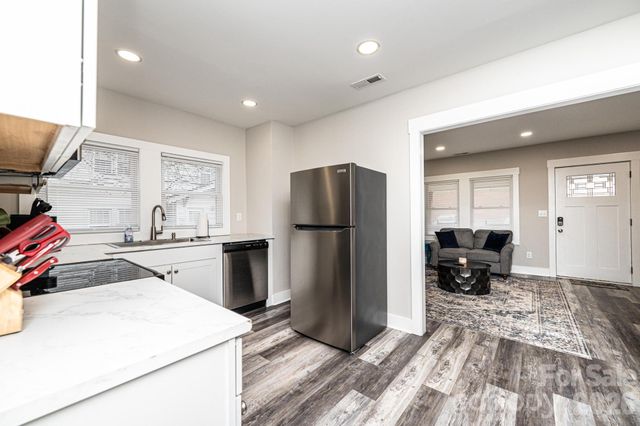 308 W sycamore Street, Lincolnton, NC 28092