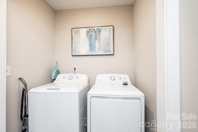 308 W sycamore Street, Lincolnton, NC 28092