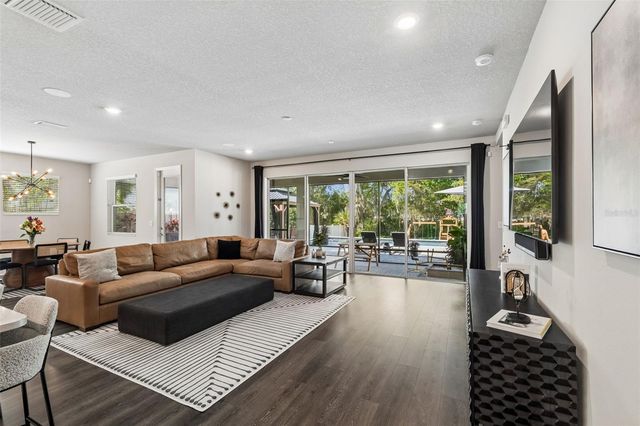 4911 LAKESHORE OAKS COURT, Tampa, FL 33624