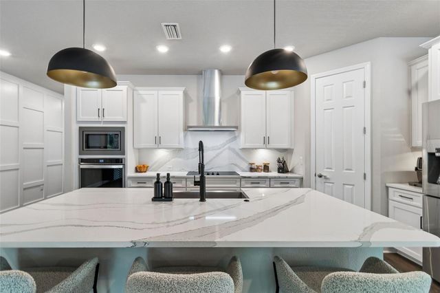 4911 LAKESHORE OAKS COURT, Tampa, FL 33624