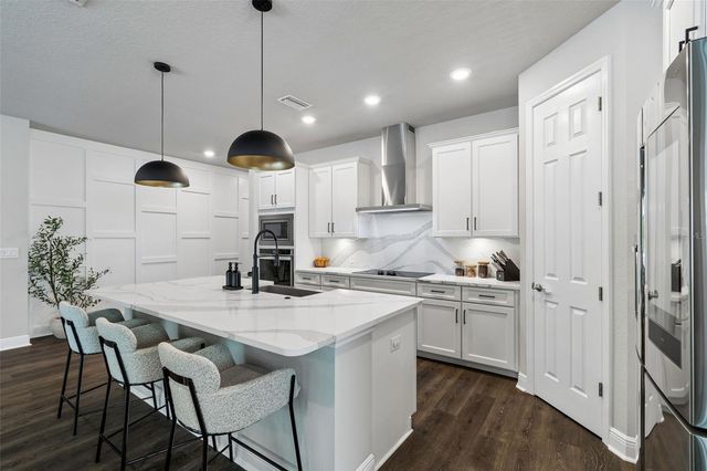 4911 LAKESHORE OAKS COURT, Tampa, FL 33624