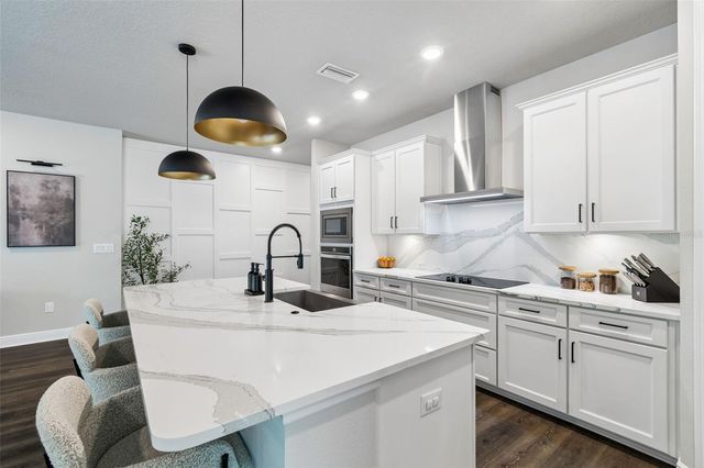 4911 LAKESHORE OAKS COURT, Tampa, FL 33624