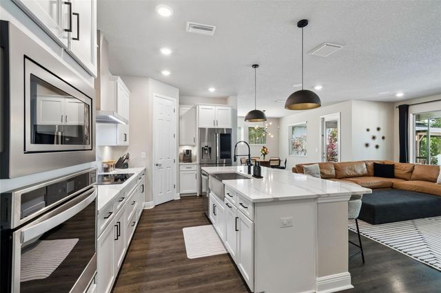 4911 LAKESHORE OAKS COURT, Tampa, FL 33624