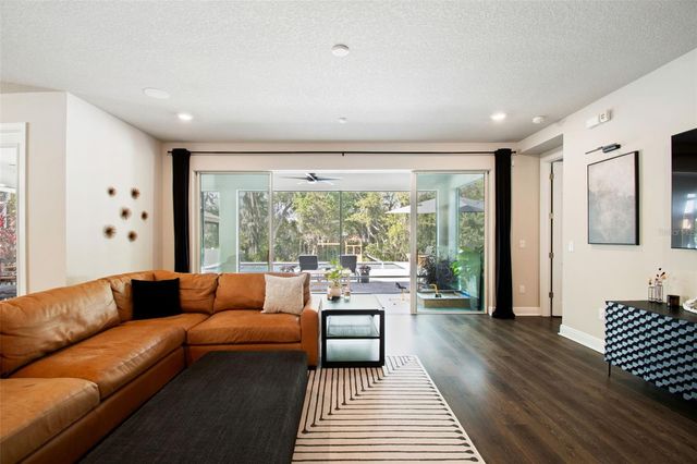 4911 LAKESHORE OAKS COURT, Tampa, FL 33624