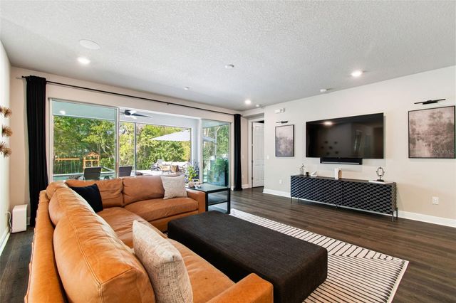 4911 LAKESHORE OAKS COURT, Tampa, FL 33624