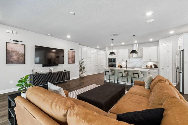 4911 LAKESHORE OAKS COURT, Tampa, FL 33624