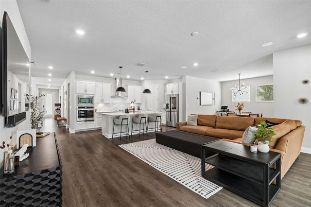 4911 LAKESHORE OAKS COURT, Tampa, FL 33624