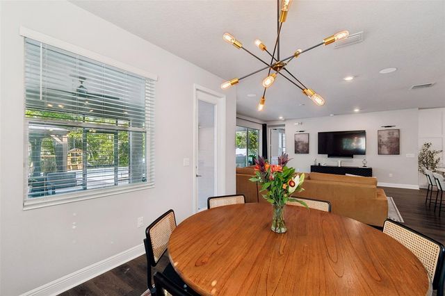 4911 LAKESHORE OAKS COURT, Tampa, FL 33624