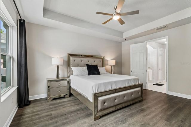 4911 LAKESHORE OAKS COURT, Tampa, FL 33624