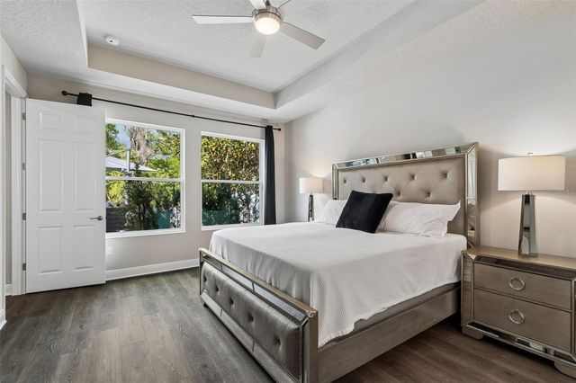 4911 LAKESHORE OAKS COURT, Tampa, FL 33624