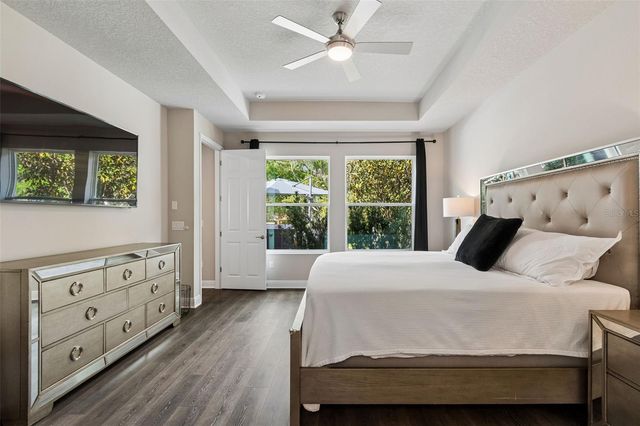 4911 LAKESHORE OAKS COURT, Tampa, FL 33624