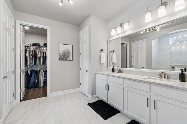 4911 LAKESHORE OAKS COURT, Tampa, FL 33624