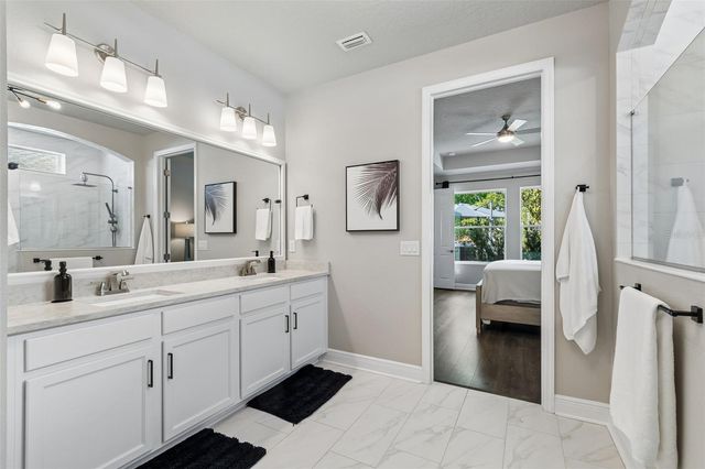 4911 LAKESHORE OAKS COURT, Tampa, FL 33624