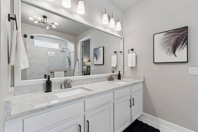 4911 LAKESHORE OAKS COURT, Tampa, FL 33624