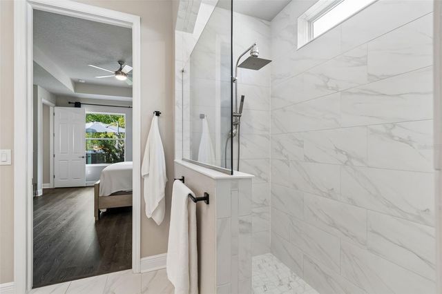 4911 LAKESHORE OAKS COURT, Tampa, FL 33624