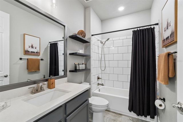 4911 LAKESHORE OAKS COURT, Tampa, FL 33624