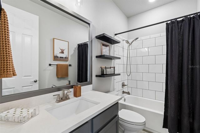 4911 LAKESHORE OAKS COURT, Tampa, FL 33624