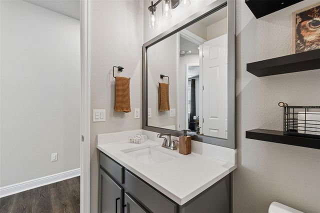 4911 LAKESHORE OAKS COURT, Tampa, FL 33624