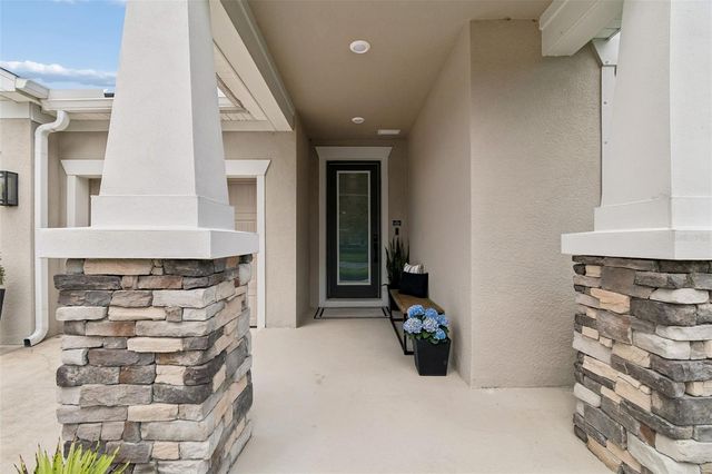 4911 LAKESHORE OAKS COURT, Tampa, FL 33624