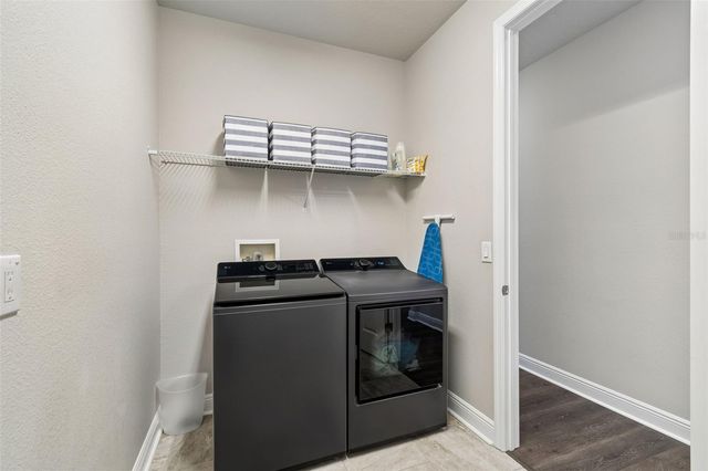 4911 LAKESHORE OAKS COURT, Tampa, FL 33624