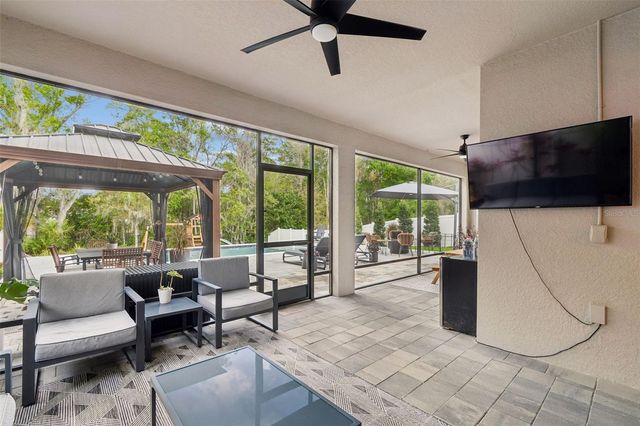 4911 LAKESHORE OAKS COURT, Tampa, FL 33624