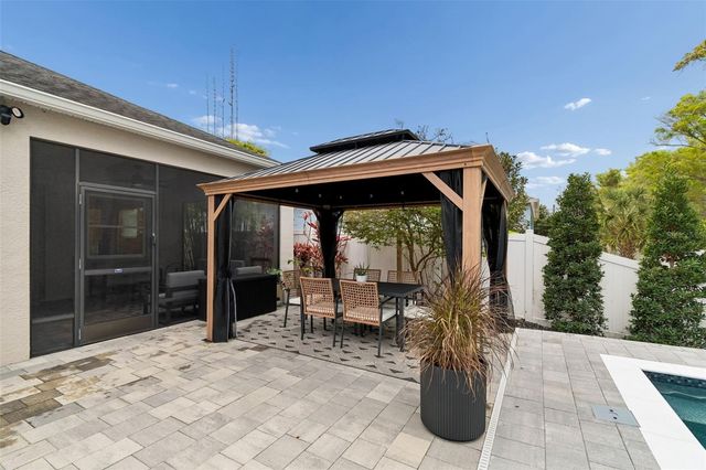 4911 LAKESHORE OAKS COURT, Tampa, FL 33624