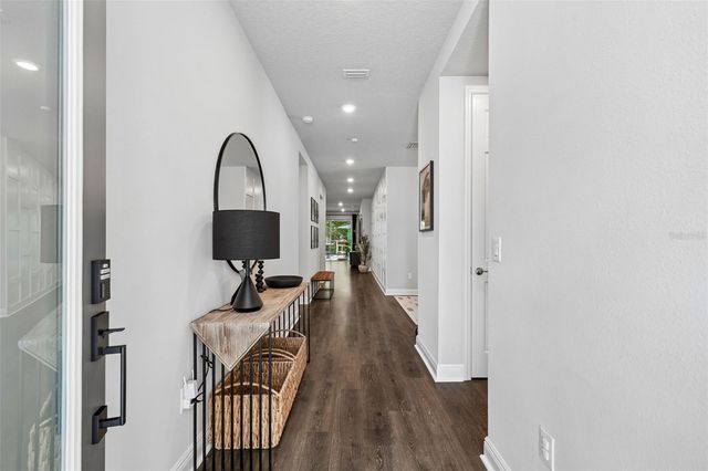 4911 LAKESHORE OAKS COURT, Tampa, FL 33624