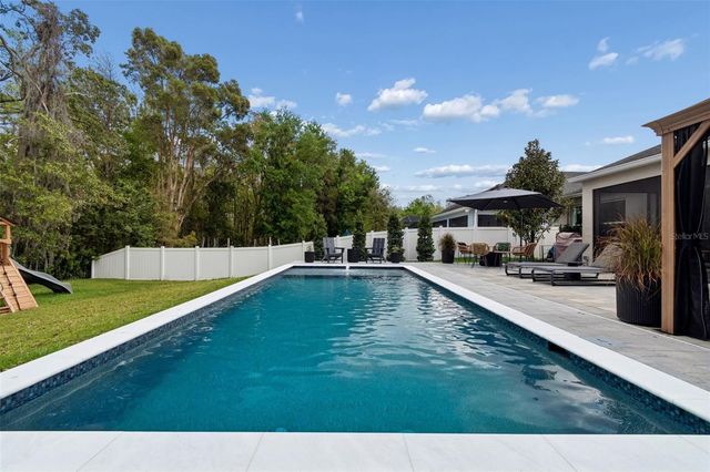 4911 LAKESHORE OAKS COURT, Tampa, FL 33624