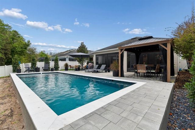 4911 LAKESHORE OAKS COURT, Tampa, FL 33624