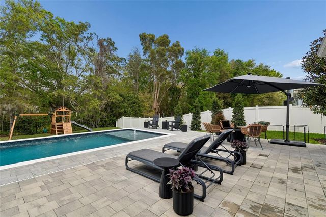 4911 LAKESHORE OAKS COURT, Tampa, FL 33624