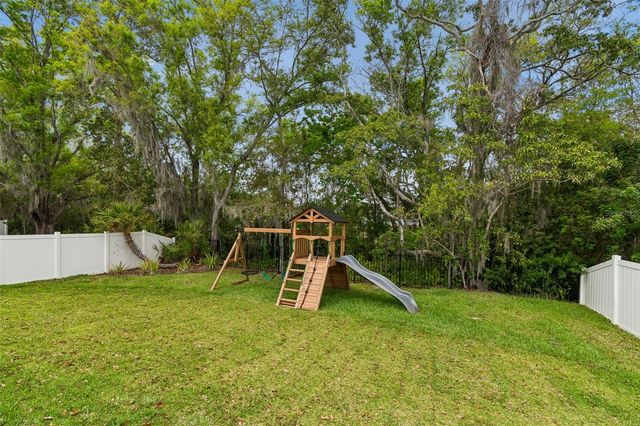 4911 LAKESHORE OAKS COURT, Tampa, FL 33624