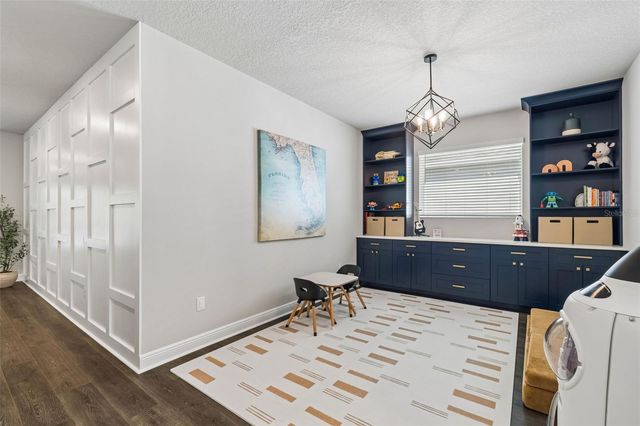 4911 LAKESHORE OAKS COURT, Tampa, FL 33624