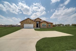 100 W Short Meadow, Lytle, TX 78052