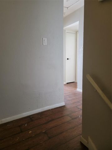 8901 S Braeswood Boulevard 107, Houston, TX 77074