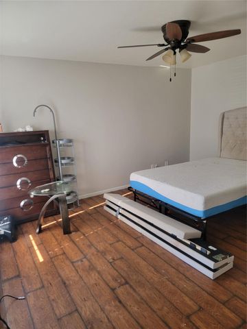 8901 S Braeswood Boulevard 107, Houston, TX 77074