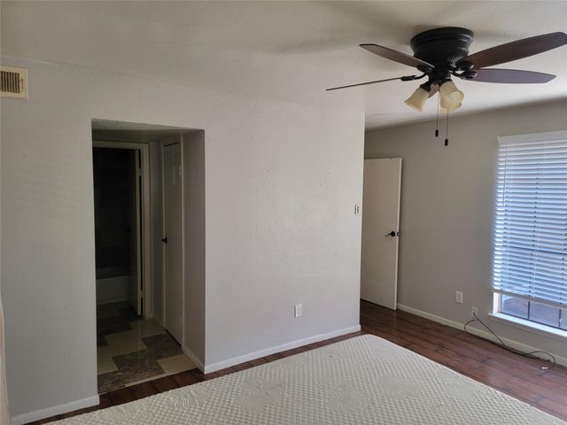 8901 S Braeswood Boulevard 107, Houston, TX 77074
