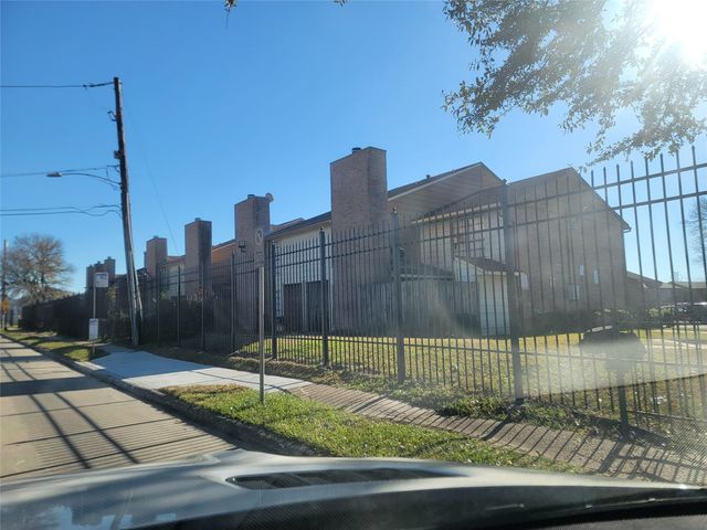8901 S Braeswood Boulevard 107, Houston, TX 77074