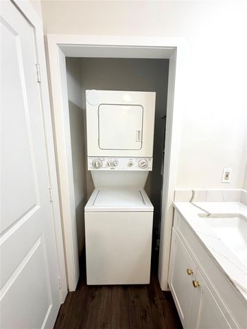 18617 Egret Bay Boulevard 504, Webster, TX 77058