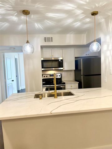 18617 Egret Bay Boulevard 504, Webster, TX 77058