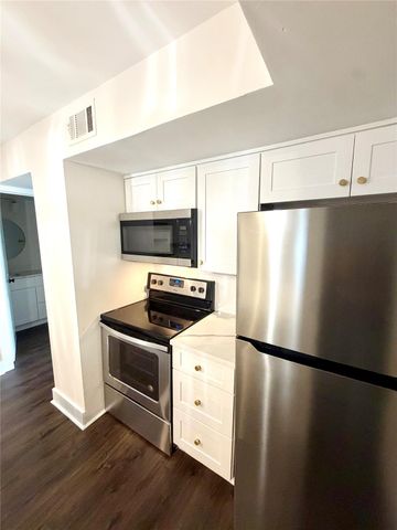 18617 Egret Bay Boulevard 504, Webster, TX 77058