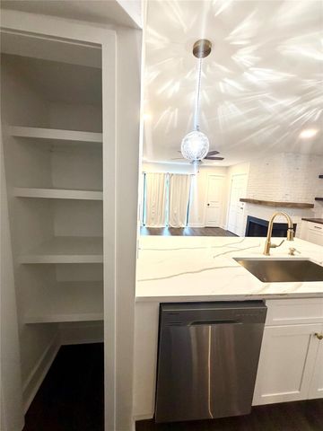 18617 Egret Bay Boulevard 504, Webster, TX 77058