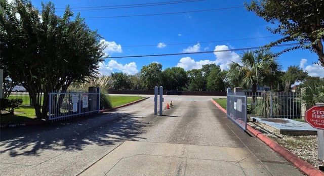 18617 Egret Bay Boulevard 504, Webster, TX 77058